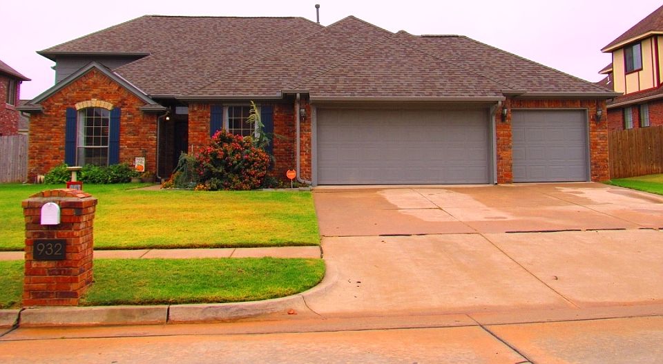 1st image of 932 Preston Park Dr