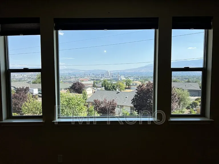 3025 Comstock Dr — Photo 13