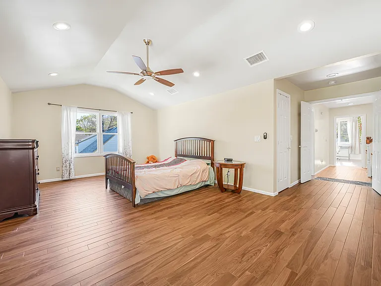 405 Burnet Pl — Photo 6