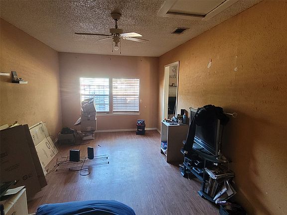 4th image of 102 Buttercup Ln