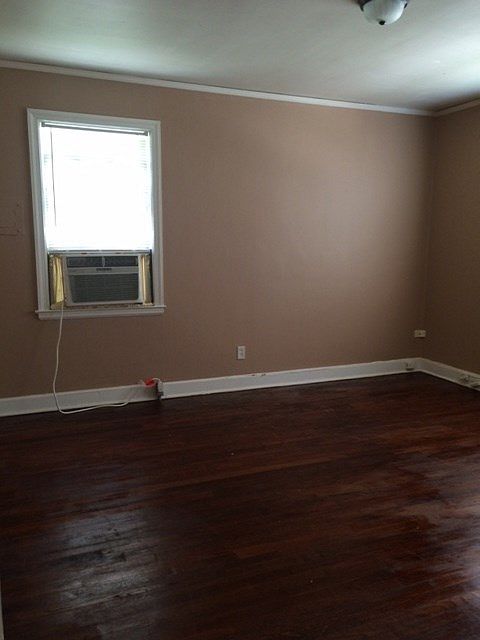 2nd image of 1082 Springdale St
