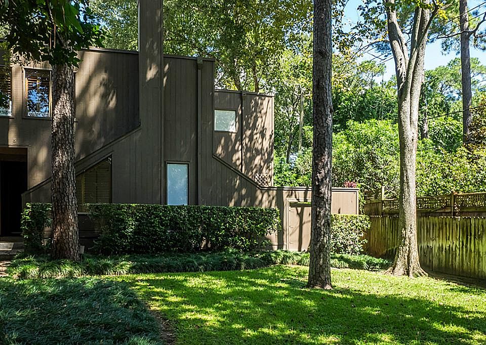 1st image of 318 Litchfield Ln