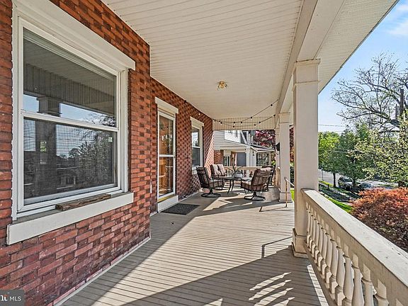 4th image of 321 Walnut St