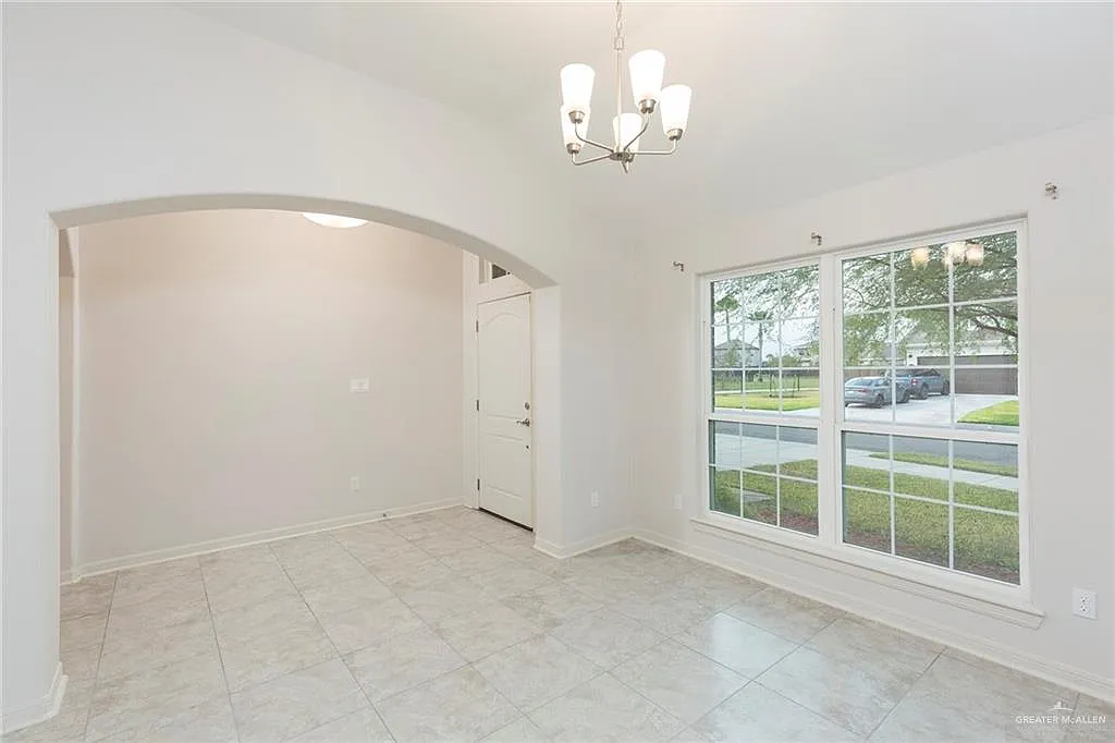 3 bed, 2.0 bath, 1696 sqft, $2,000 — Photo 3