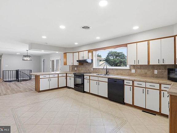 4th image of 11223 Valley Rd