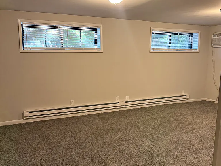 Cedar Square Apartments — Photo 11