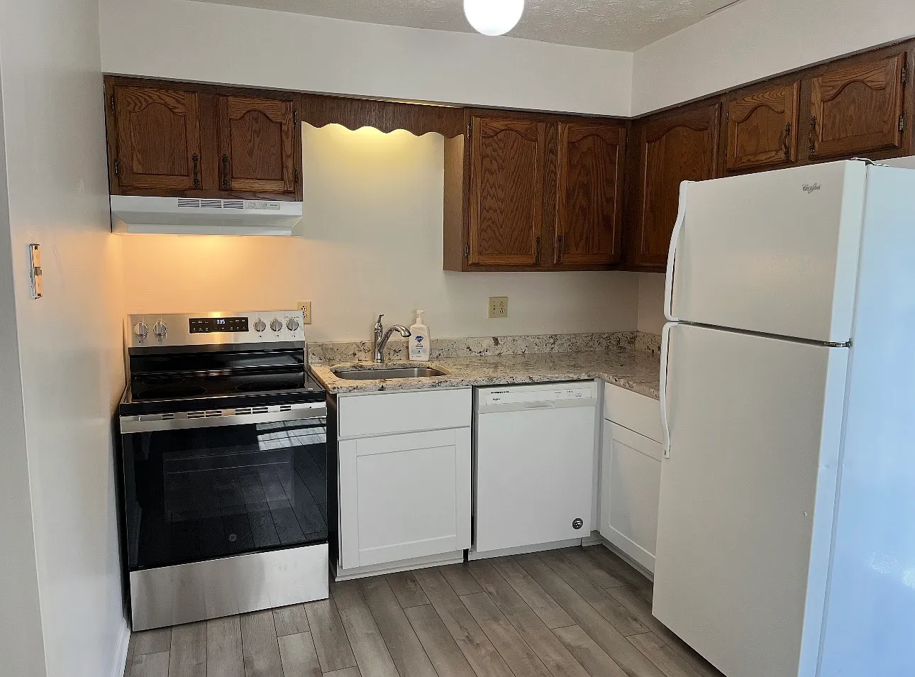 2 bed, 1000 sqft, $1,395 — Photo 2
