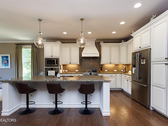 4th image of 147 Hedgewood Point