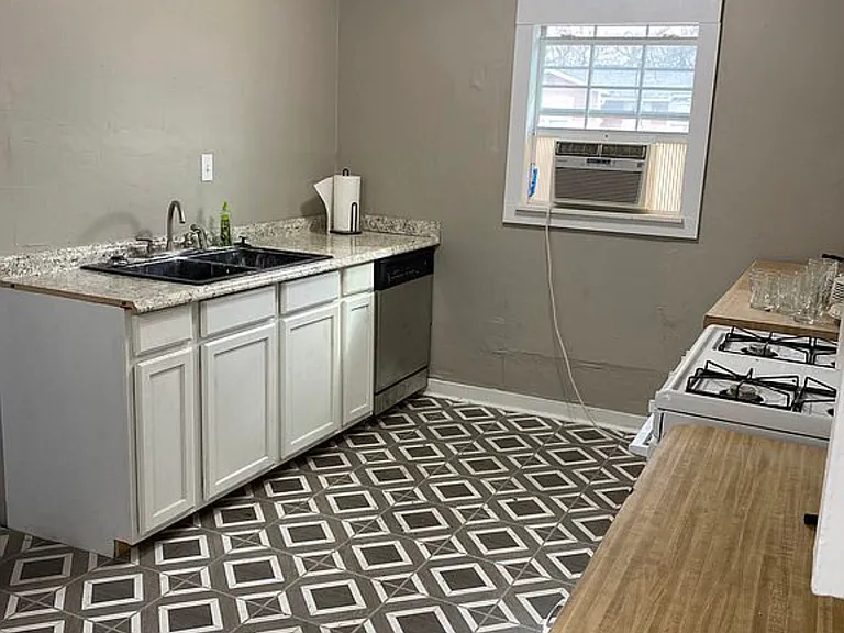 802 N Ross St — Photo 10