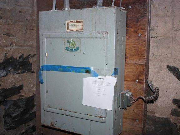 5th image of 308 Marguerite Ave