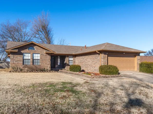 1505 N 9th St, Van Buren, AR 72956