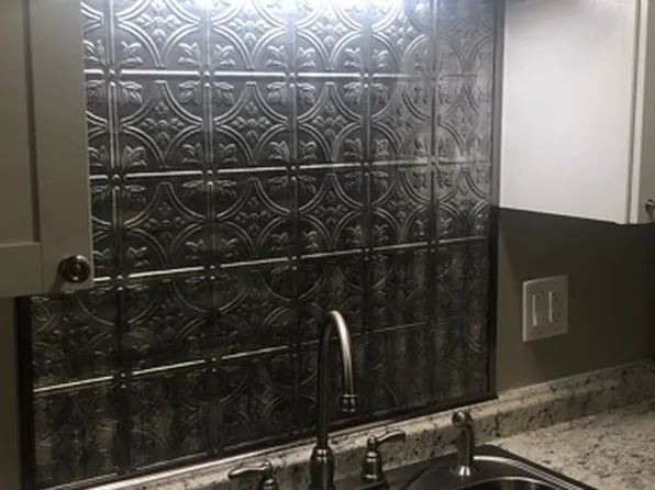 20 N 10th Ave, Hiawatha, IA