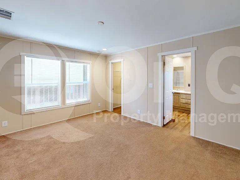 7415 Remington Rd — Photo 10