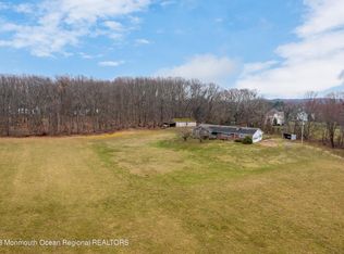 91 Sweetmans Ln, Manalapan, NJ 07726