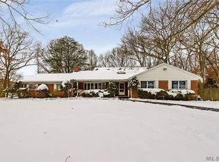 17 Estates Pl, Dix Hills, NY 11746