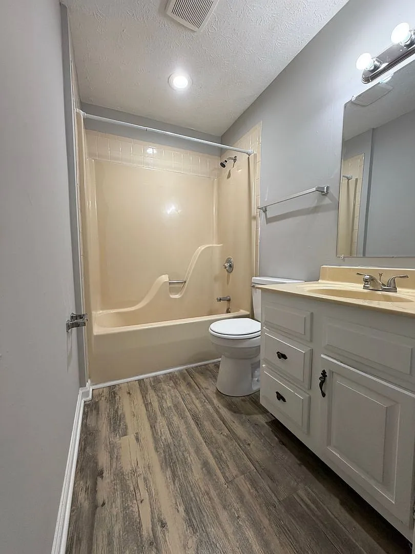 416 Garden City Dr. — Photo 3