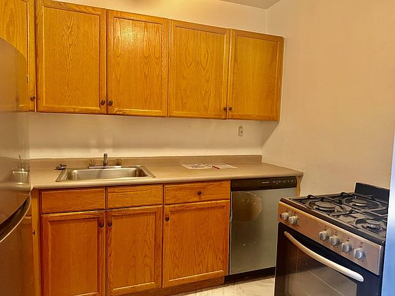 5th image of 315 Atlantic Ave