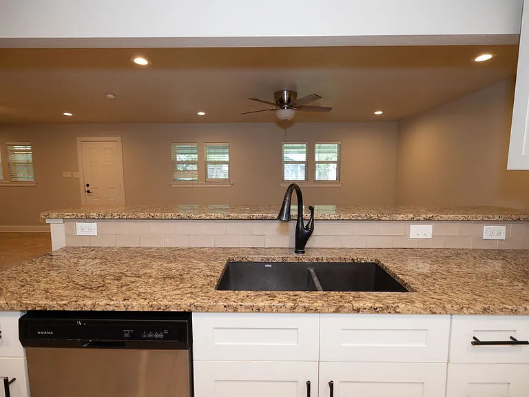 231 N Guilford Dr — Photo 8