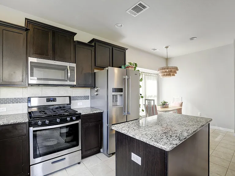 518 Stonewood Ln — Photo 12
