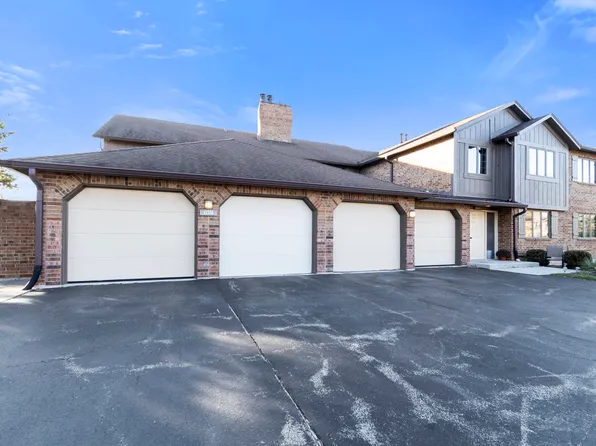 13318 S Country Club Ct APT 2A, Palos Heights, IL 60463