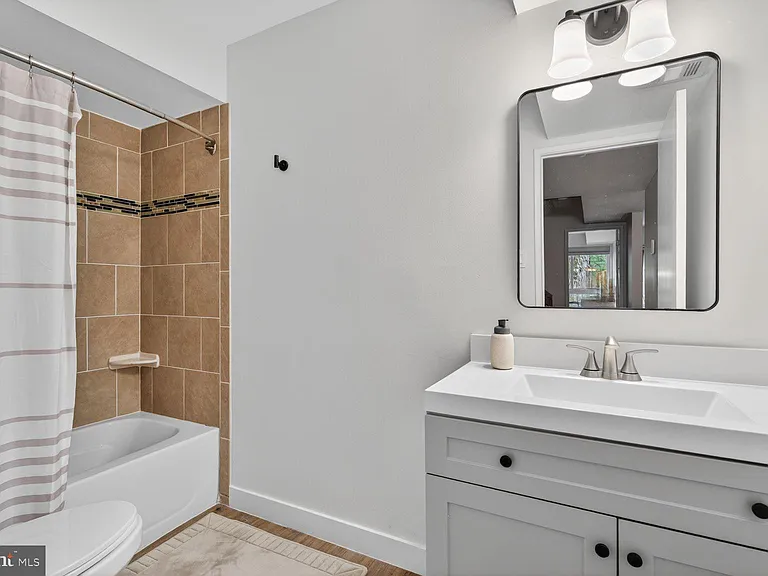 11131 Saffold Way — Photo 19