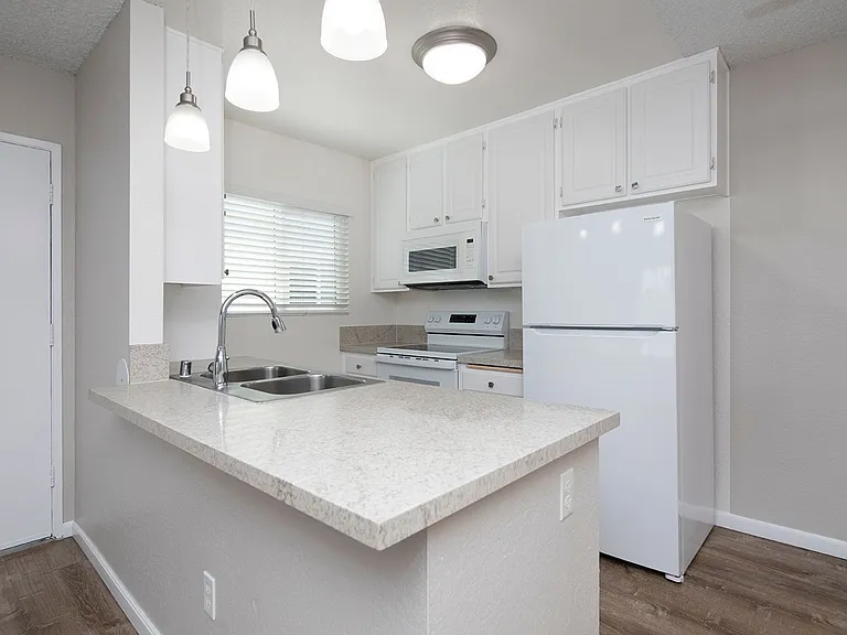 Wexford Manor Apartments — Photo 10