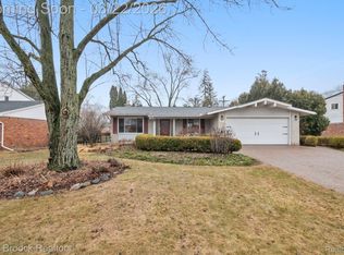 19771 Hickory Leaf St, Southfield, MI 48076