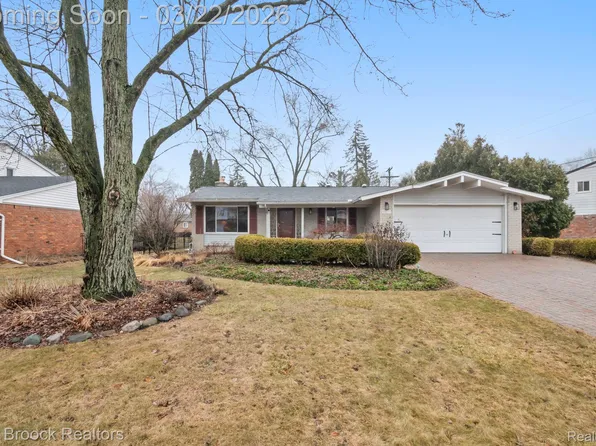 19771 Hickory Leaf St, Southfield, MI 48076