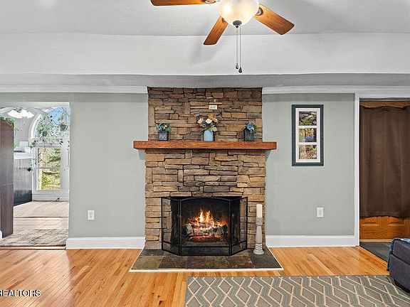 5th image of 954 Buck Creek Rd