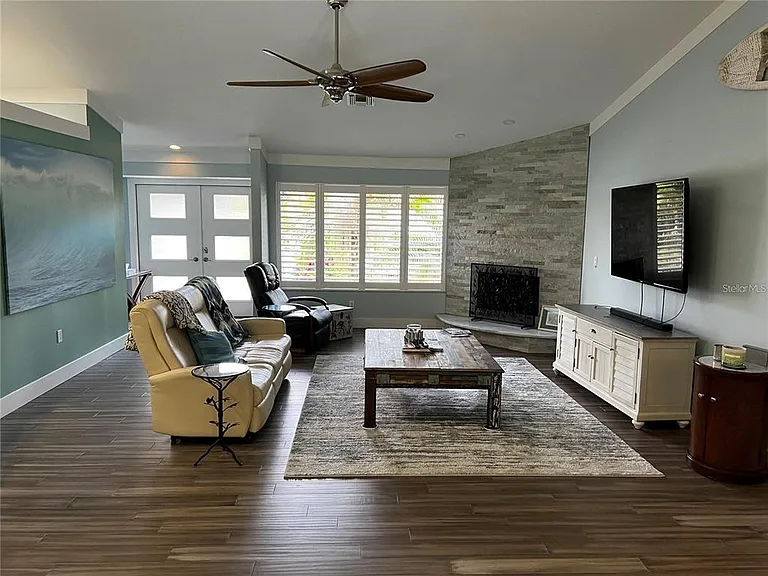 4594 Trails Dr — Photo 7