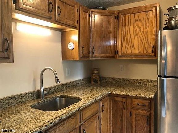 4th image of 8 Liberty Ln #213
