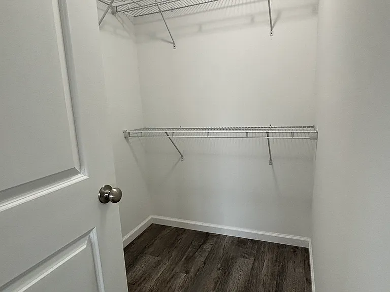 1049 Sherbourne Rd — Photo 13