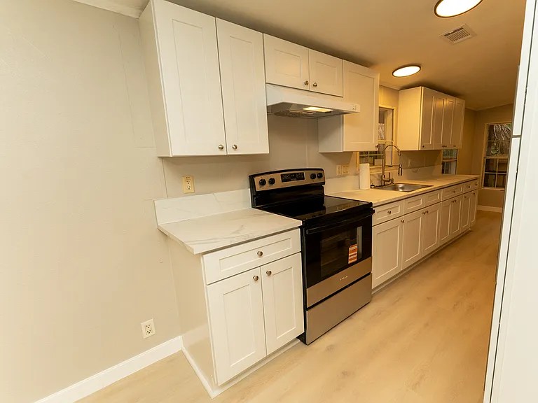 9520 Merton St — Photo 14