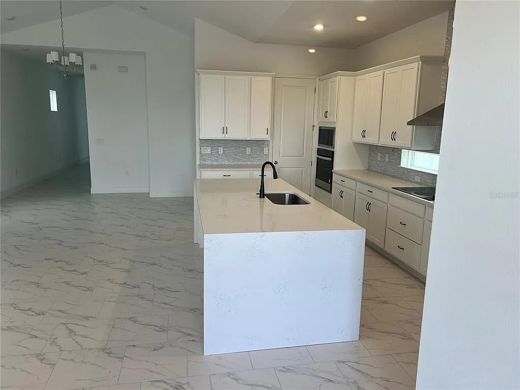 3 bed, 2.0 bath, 1733 sqft, $3,500 — Photo 2