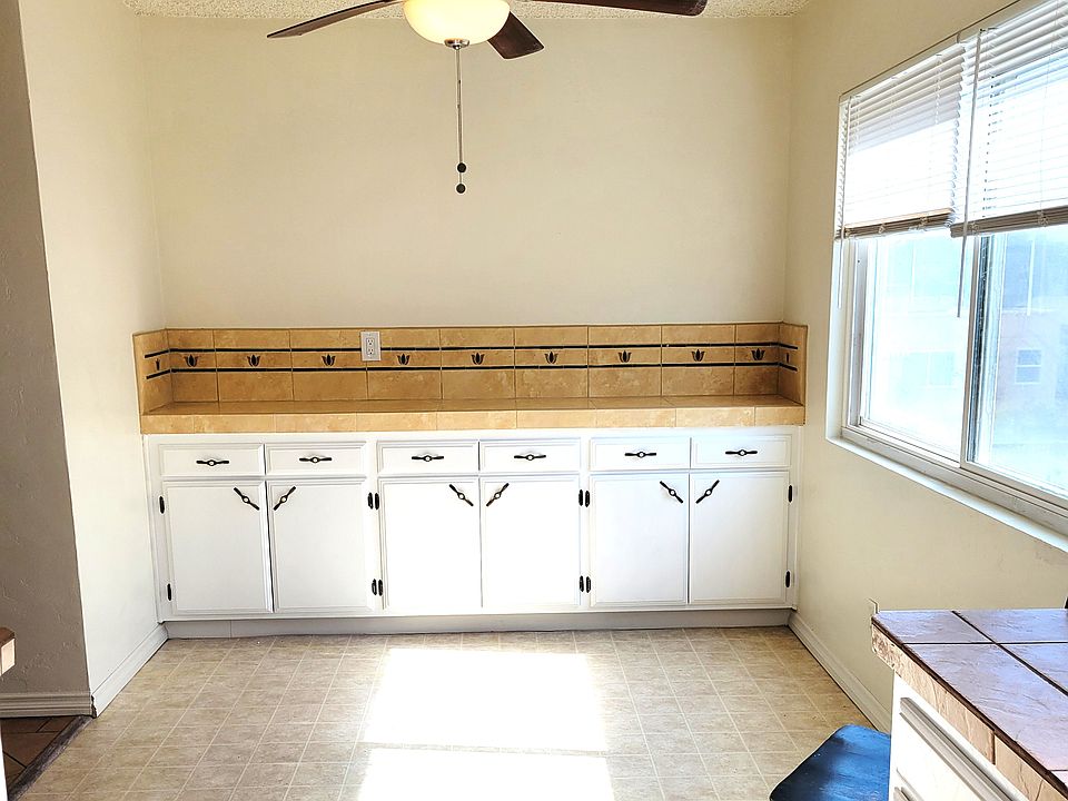 Dining Area 9'x9'