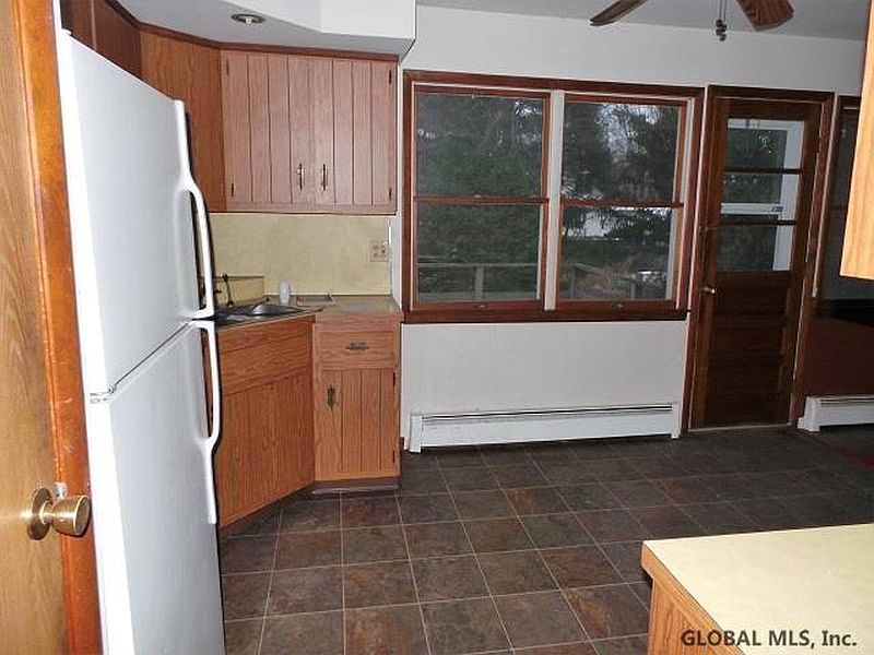 5th image of 294 3RD AV