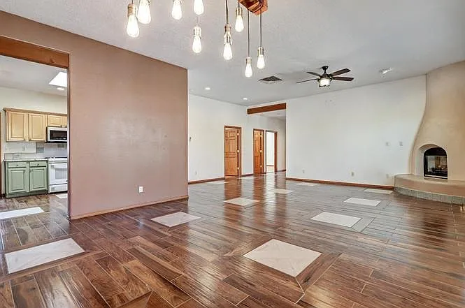 209 Manhattan Pl NW — Photo 5