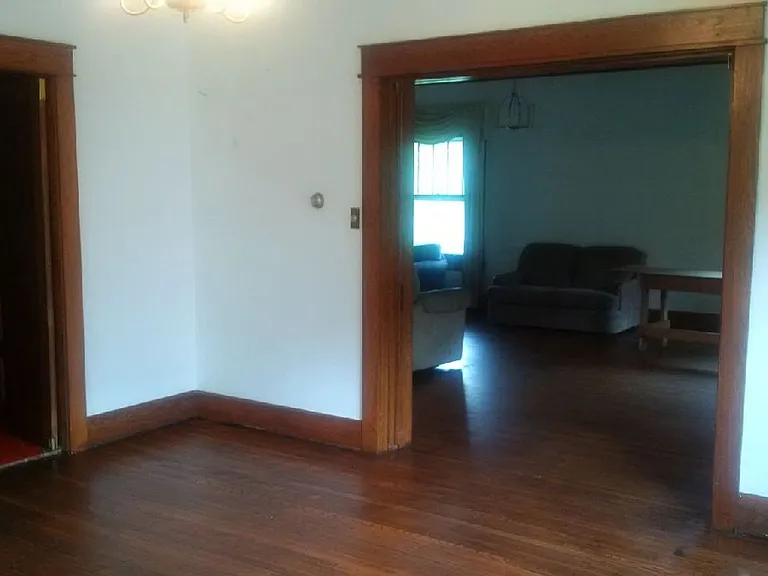 324 E 2nd St — Photo 3