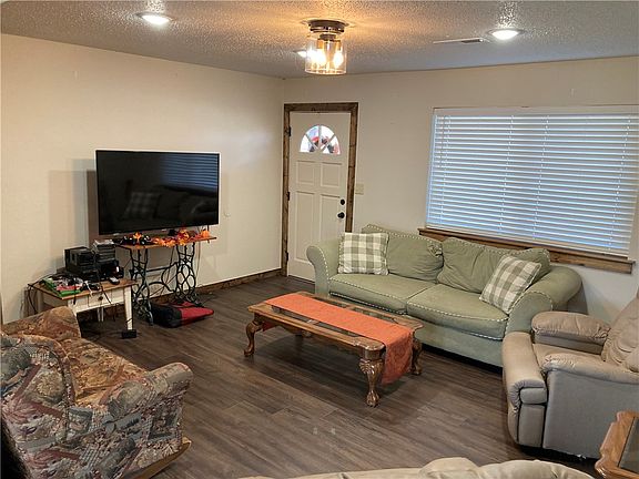 3rd image of 49 Valley Dr