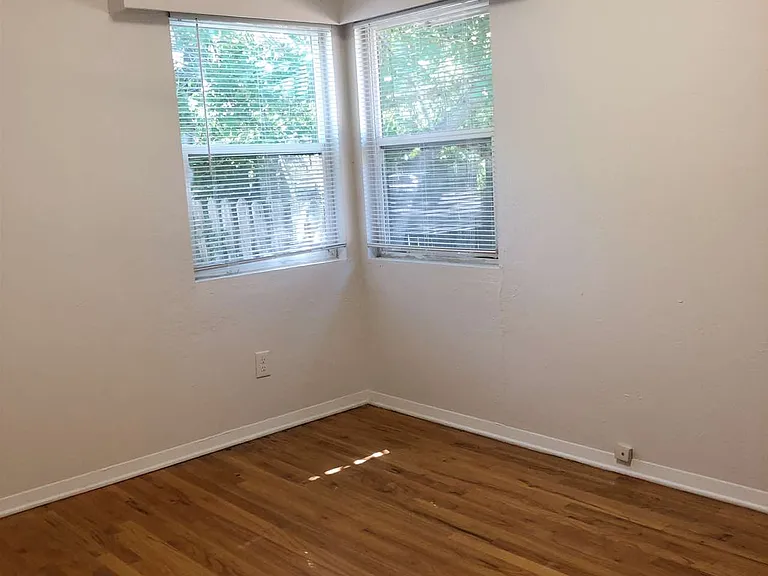 1017 W Mulberry St — Photo 7