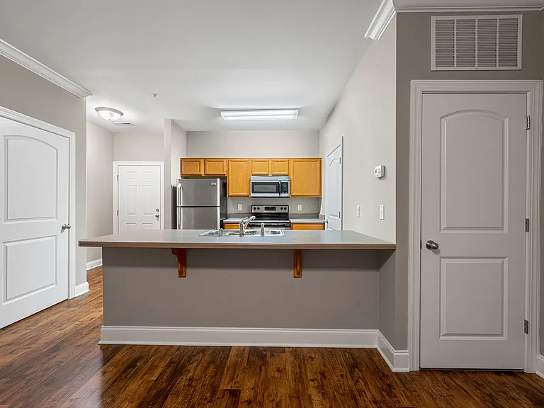 Mount Victor Olde Towne Luxury Apartments — Photo 100