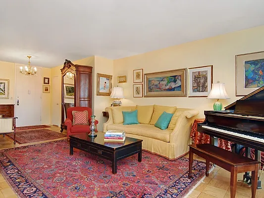 Sold by Sotheby's International Realty | media 3