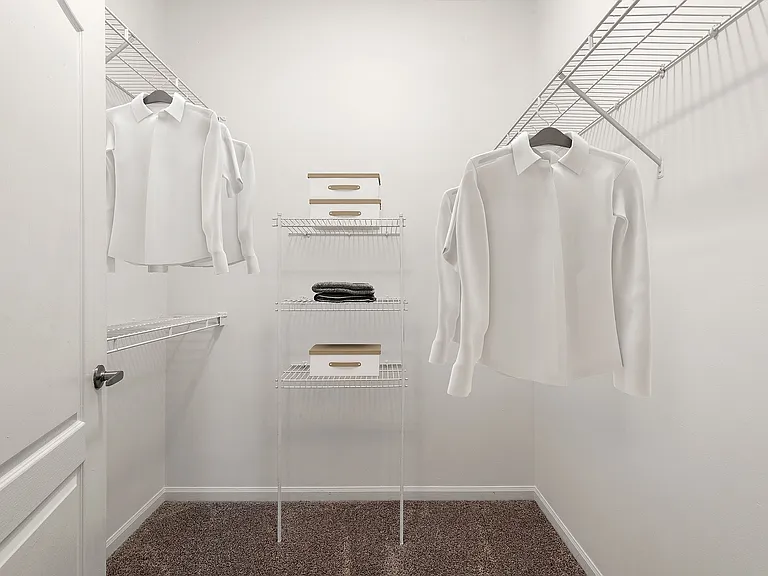 C195540_ArborPlace_3B2B_333_CLOSET1_02_VS