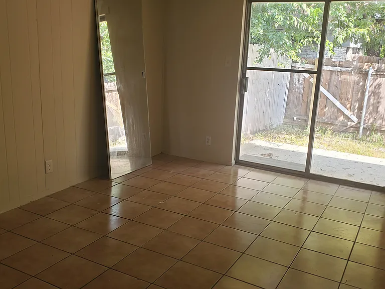 903 N Meadows Dr #C — Photo 15