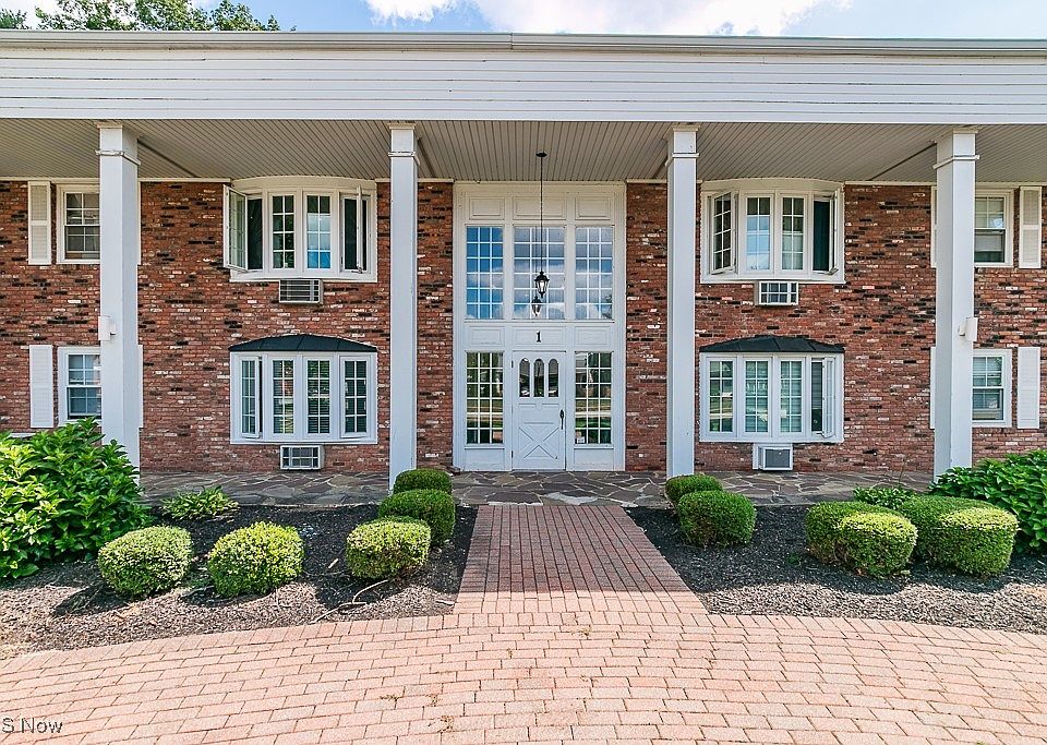 1st image of 1 Meadowlawn Dr Unit 9
