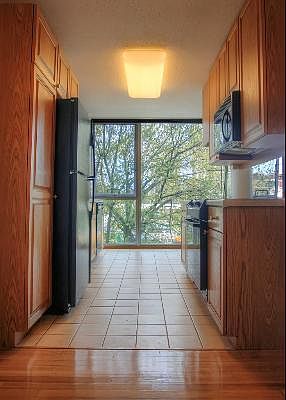 5th image of 3115 S Michigan Ave APT 204