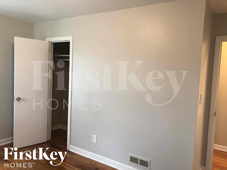 901 Elizabeth Dr — Photo 12
