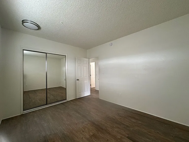 2160 Arthur St — Photo 9