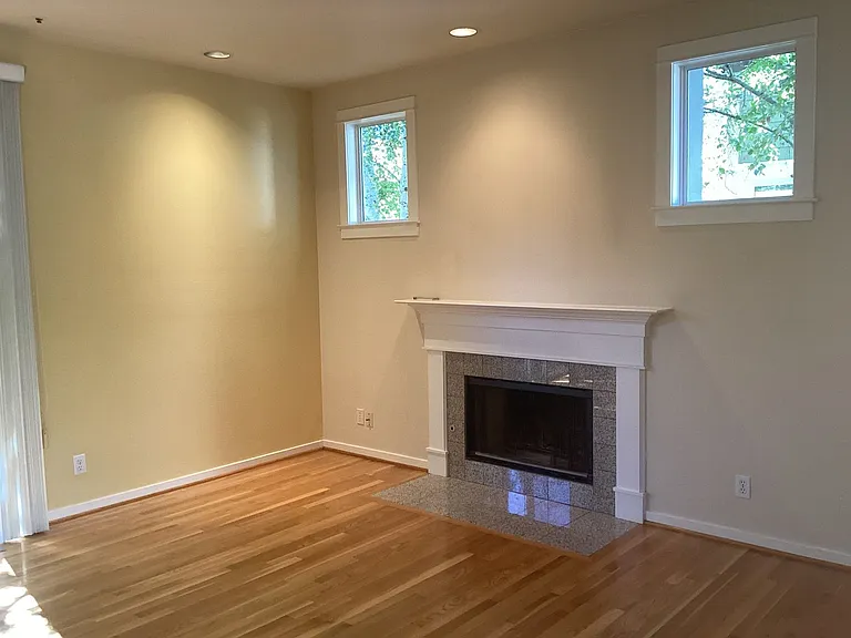 204 Roosevelt Ter — Photo 32