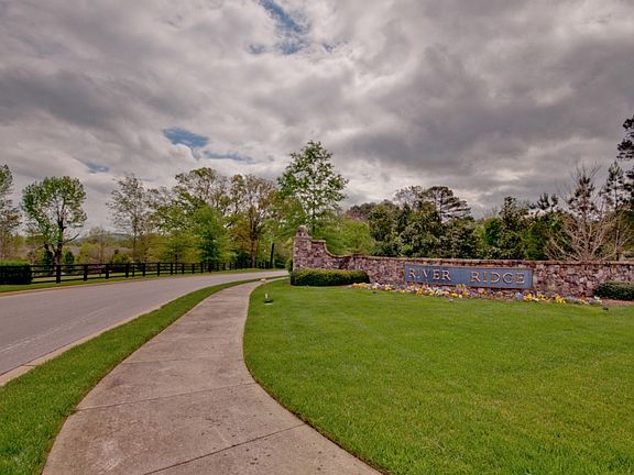 3rd image of 8556 Sedgebrook SE